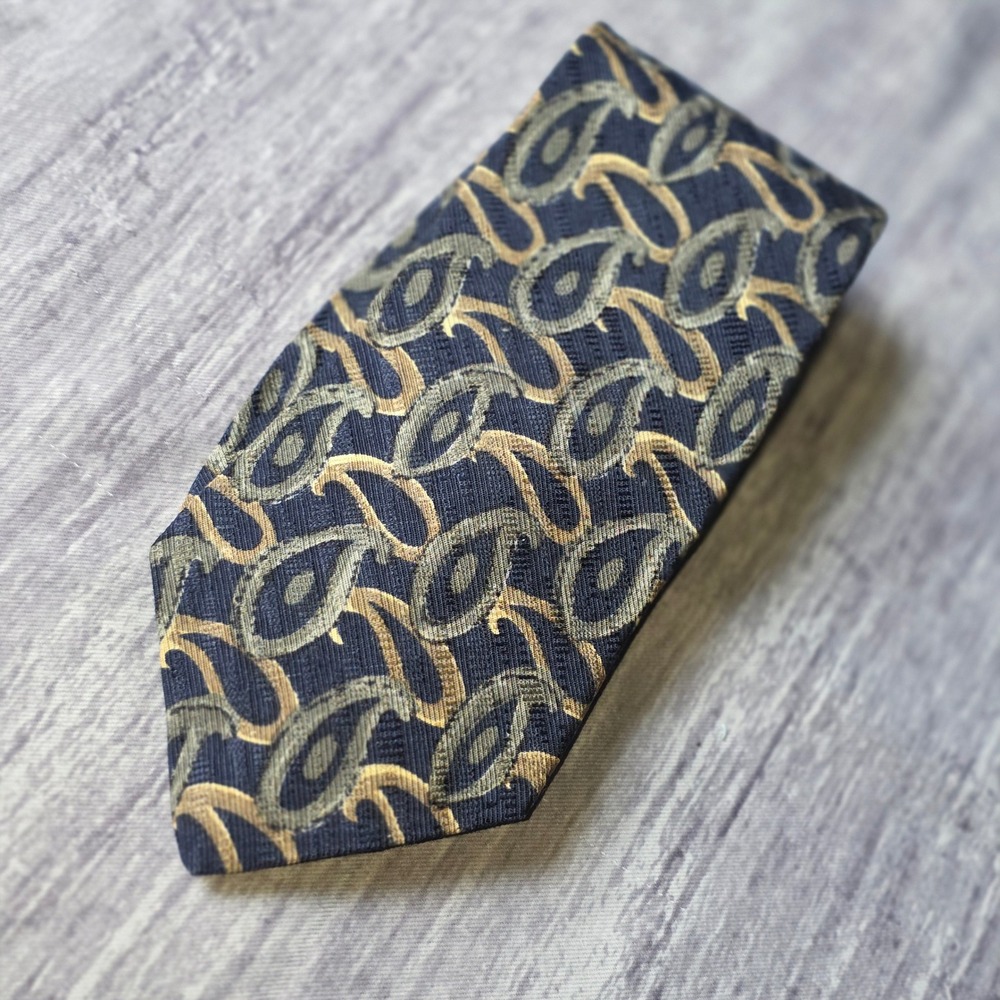 Bugatti Mens Navy Blue Gold Paisley 100% Italian Silk Jacquard Necktie Wide 4in